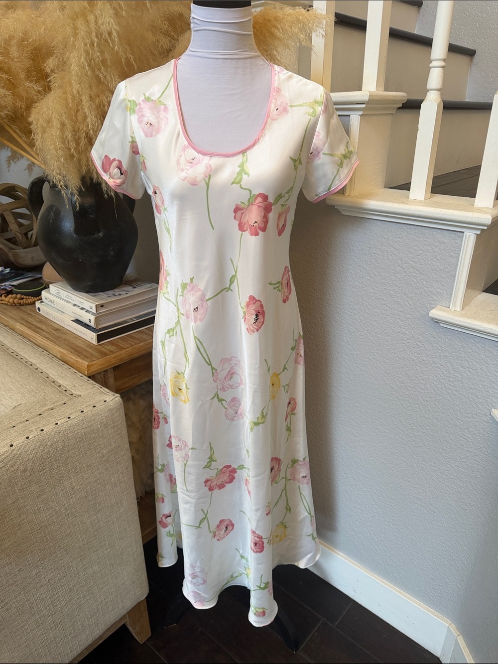 Natori White Floral Satin Nightgown Pink Piped Neckline Short Sleeve XS - Picture 2 of 8